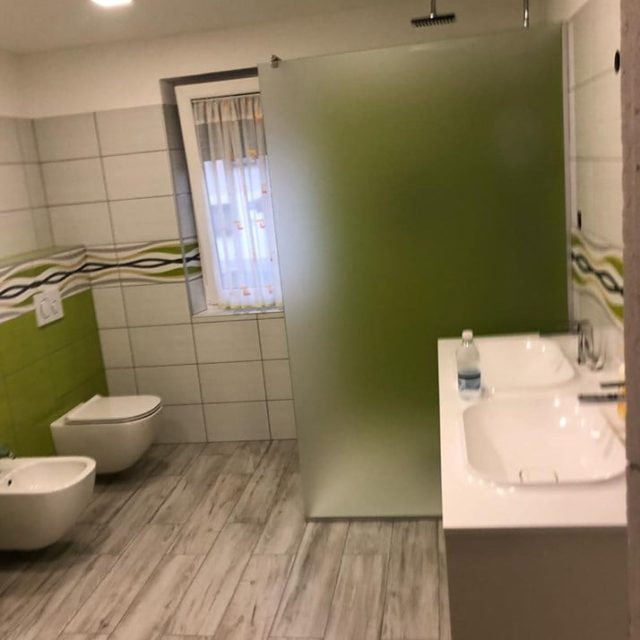 Steklene tuš kabine